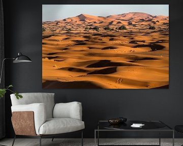 Zandduinen in de Sahara woestijn bij Merzouga, Marokko van Peter Schickert