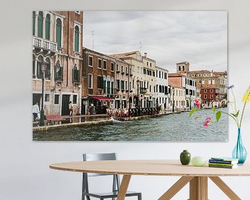 De pittoreske straatjes van Venetië in Italië aan het water van Art Shop West