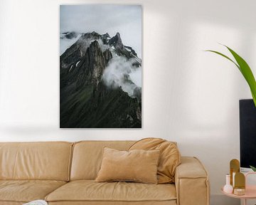 Crête de montagne dans les Alpes suisses prise avec un objectif zoom sur Felix Van Lantschoot