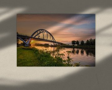 Zonsondergang bij de Walfridusbrug van Henk Meijer Photography