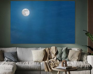 Maan aan een blauwe hemel van Thomas Heitz
