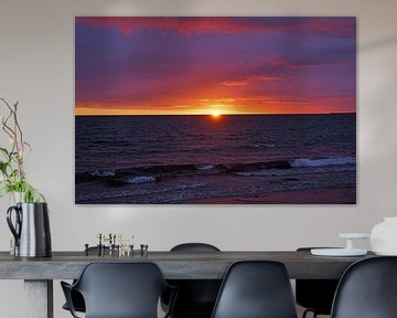 schöner Sonnenaufgang am Strand von Nairn. von Babetts Bildergalerie