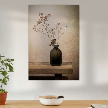 Modern stilleven: vaas met roodborstje van By Marjolein Design