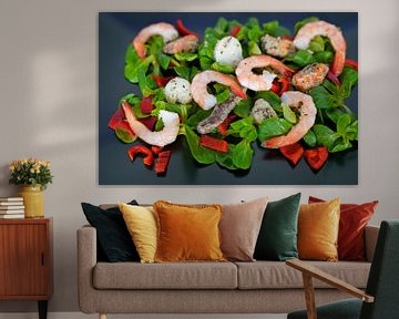 Lamb's lettuce with peppers and seafood served on a black serving platter by Babetts Bildergalerie