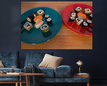 Sushi op een bord met eetstokjes van Babetts Bildergalerie