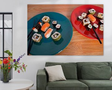 Sushi op een bord met eetstokjes van Babetts Bildergalerie