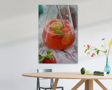 Strawberry Lemon Mint Sparkling Wine Punch in een fles van Babetts Bildergalerie