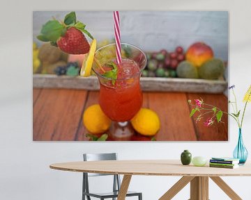 Cocktail de fraises sans alcool avec du citron vert et de la menthe. sur Babetts Bildergalerie