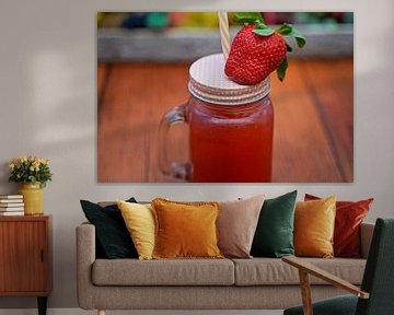 Strawberry-Juniper Tonic Lemonade in een Glas van Babetts Bildergalerie