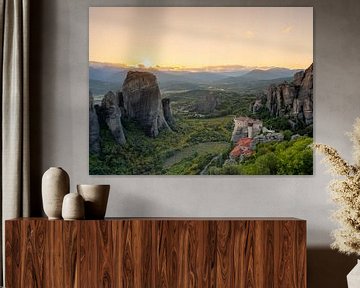 Photo de paysage d'un coucher de soleil coloré à Meteora | Photographie de voyage Grèce sur Teun Janssen