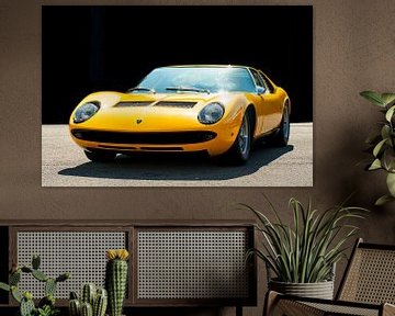 Vue avant de la voiture de sport Lamborghini Miura en jaune vif sur Sjoerd van der Wal Photographie