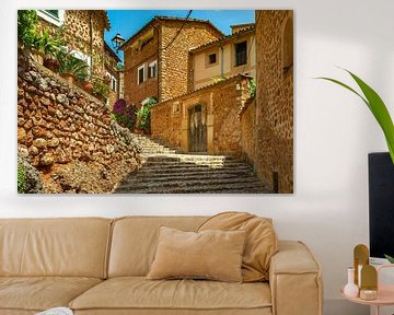 Spanje Mallorca, uitzicht op pittoresk oud mediterraan bergdorp Fornalutx van Alex Winter