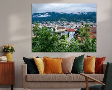 Stadtpanorama von Innsbruck in Tirol von Animaflora PicsStock