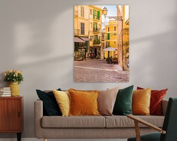 Vue romantique d'une rue de la ville de Palma de Majorque, Espagne, îles Baléares. sur Alex Winter