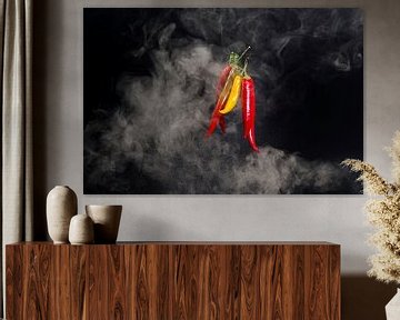 Hete pepers met rook tegen zwarte achtergrond van Wim Stolwerk