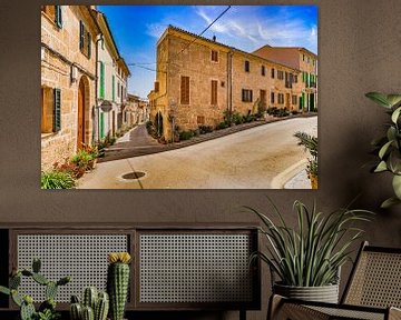 Schöner Blick auf die Straßen in der Altstadt von Alcudia, Spanien Balearische Inseln von Alex Winter