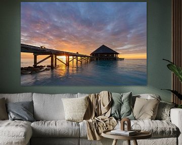 Zonsondergang strandhuis Malediven van Laura Vink