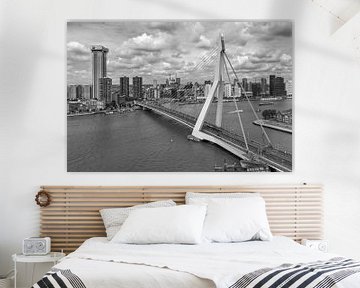 Rotterdam centrum vanaf grote hoogte (zwart-wit/ zilver) van Rick Van der Poorten