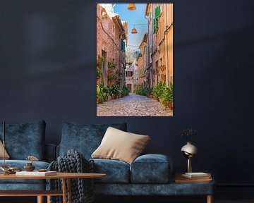 Mooie straat in het mediterrane dorp Valldemossa op Mallorca Spanje van Alex Winter