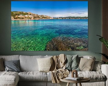 Vue idyllique de la belle côte de Cala Fornells sur l'île de Majorque, Espagne Mer Méditerranée sur Alex Winter