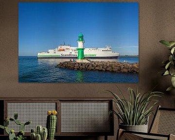 Baken Westmole met veerboot, Warnemünde, Rostock, Mecklenburg-Voor-Pommeren, Duitsland, Europa van Torsten Krüger