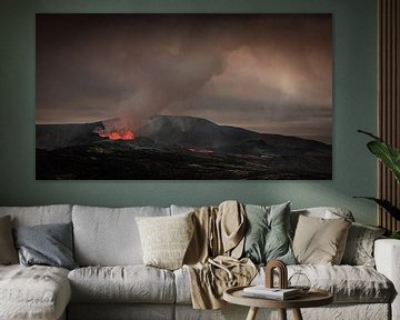 "Feuer" am Vulkan Fagradalsfjall in Island von Eddy Westdijk