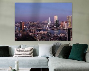 Skyline van Rotterdam bij avondlicht van Marit Lindberg