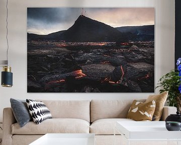 IJsland Geldingadalir krater met lavastroom van Jean Claude Castor
