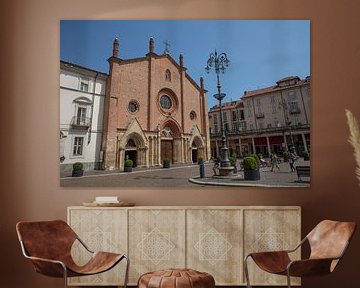 Kerk en plein in Asti, Piemont, Italie