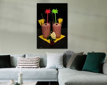 Framboos en ananas kokos cocktail met rum. van Babetts Bildergalerie