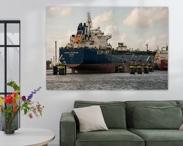 Im Calandkanaal des Rotterdamer Hafens vertäute Tanker. von scheepskijkerhavenfotografie