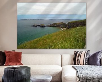 Landschap in Noord-Ierland voor de kust van County Antrim tussen Ballycastle en Ballintoy. van Babetts Bildergalerie