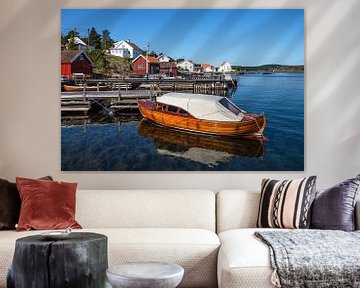 Hafen mit Boot auf der Insel Merdø in Norwegen von Rico Ködder