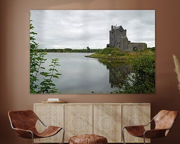 Kasteel Dunguaire staat bij Kinvara in het zuiden van het graafschap Galway in Ierland.