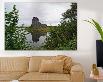 Kasteel Dunguaire staat bij Kinvara in het zuiden van het graafschap Galway in Ierland. van Babetts Bildergalerie