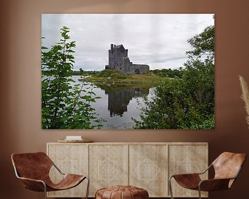 Kasteel Dunguaire staat bij Kinvara in het zuiden van het graafschap Galway in Ierland.