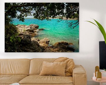 Côte de la mer Adriatique près de la ville de Krk en Croatie sur Heiko Kueverling