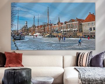 Eislaufspaß auf der Dokkumer Ee in Dokkum im Winter in den Niederlanden von Eye on You