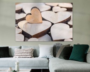 Romantische liefdesachtergrond met close-up van vele houten harten van Alex Winter
