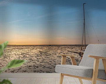 Bootje op het droge in de avondzon