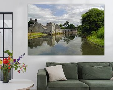 Le château de Desmond est situé à la périphérie du village d'Adare.