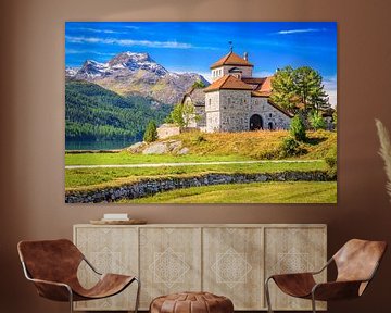 Imposant kasteel bij het meer van Silvaplana in de regio Engadin (Graubünden, Zwitserland) van Chris Rinckes