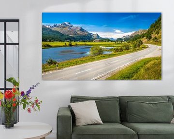 De rivier de Inn die stroomt naar het meer van Sils (Engadin, Graubünden, Zwitserland) van Chris Rinckes