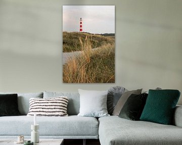 Ameland-Leuchtturm mit Weg durch die Dünenlandschaft von Mayra Fotografie