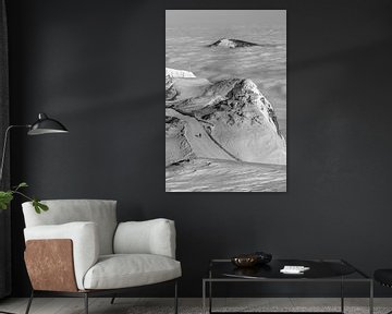 Boven op de Untersberg boven de wolken zwart en wit van Daniel Pahmeier