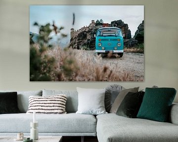 Volkswagen busje bij de kloosters van Meteora in Griekenland | Reisfotografie