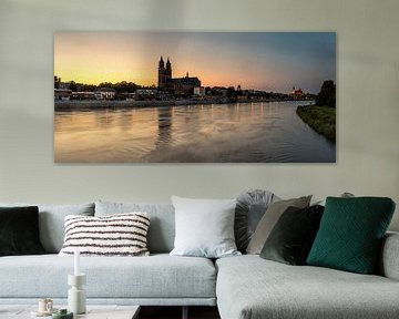 Magdeburg Panorama bij zonsondergang