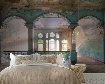 Majestic in a sanatorium by Truus Nijland