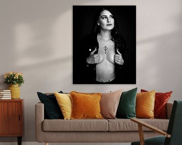 femme aux seins nus en noir sur Atelier Liesjes