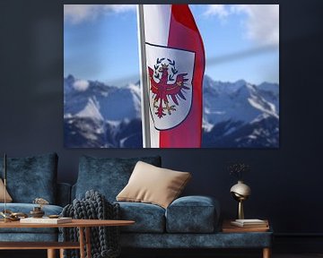 Oostenrijkse vlag met besneeuwde bergen op de achtergrond van Udo Herrmann